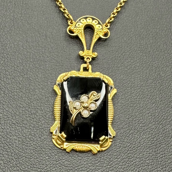 Elegant Vintage Victorian-Style Necklace with Faux Pearls - Picture 10 of 14